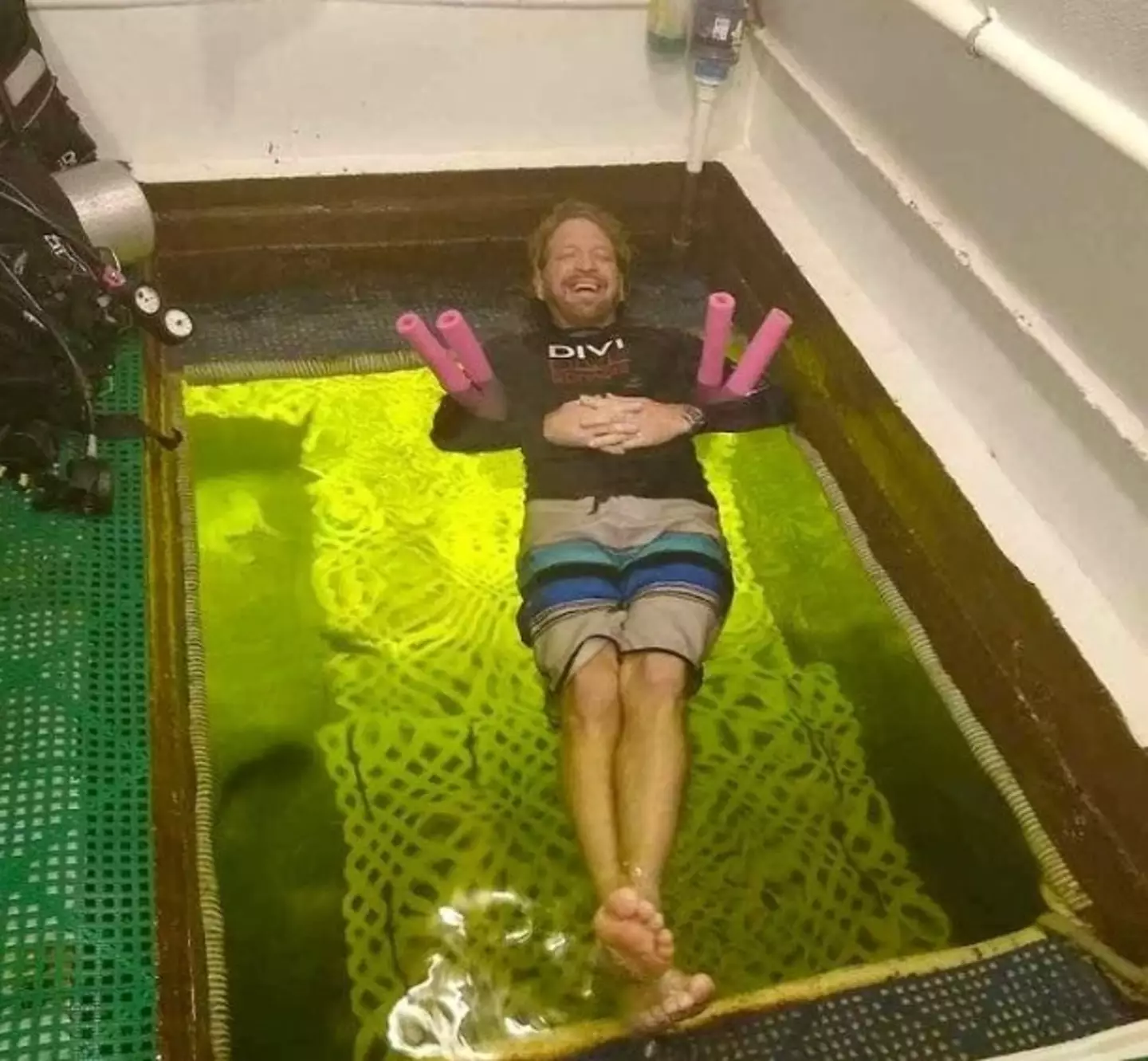 Living under the sea actually looks pretty fun.