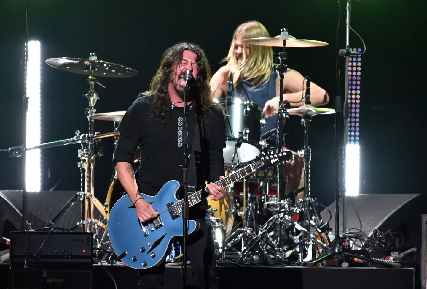 Dave Grohl and Taylor Hawkins performing in 2017.