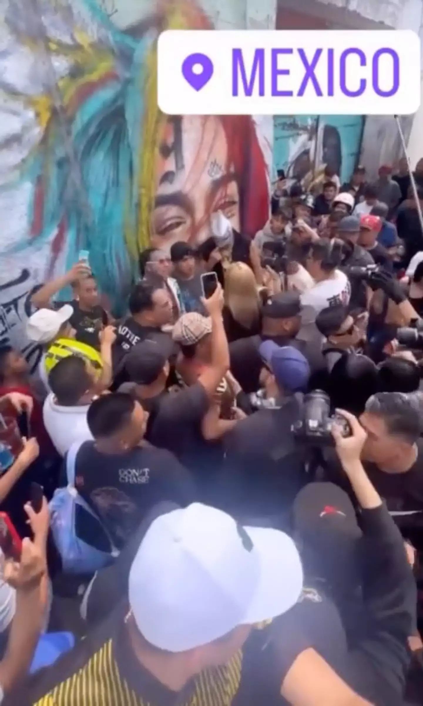 Tekashi 6ix9ine was filmed meeting and greeting fans in Tepito, Mexico.