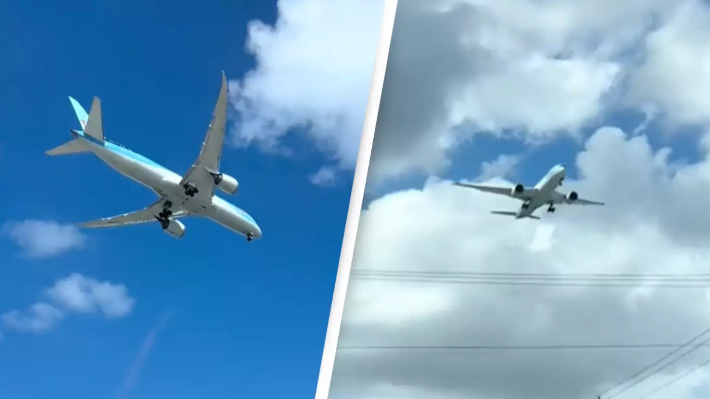 People convinced airplane is stuck after spotting it not moving in the sky