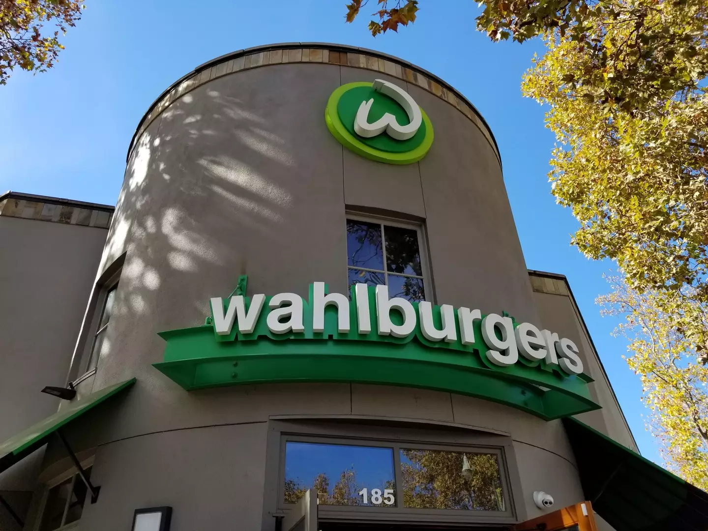 Mark Wahlberg has opened another Wahlburgers in Las Vegas.