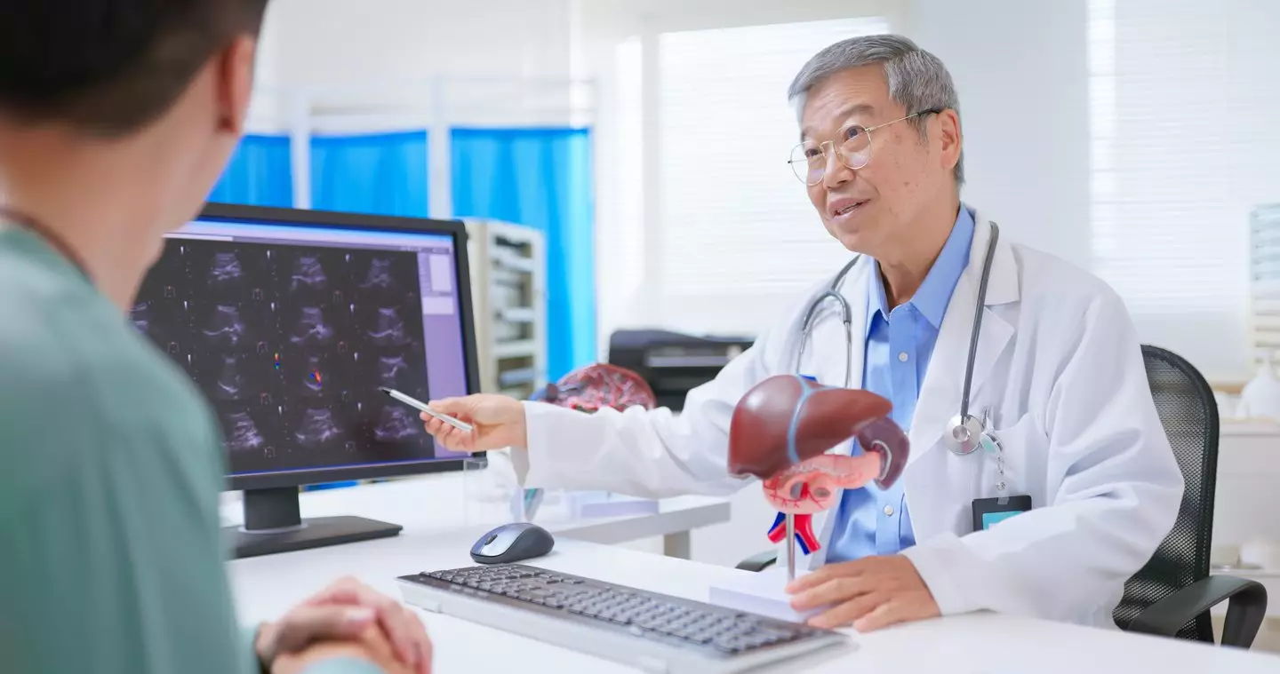 A symptom in your shoulder could be a sign of liver cancer (Getty Stock Photo)