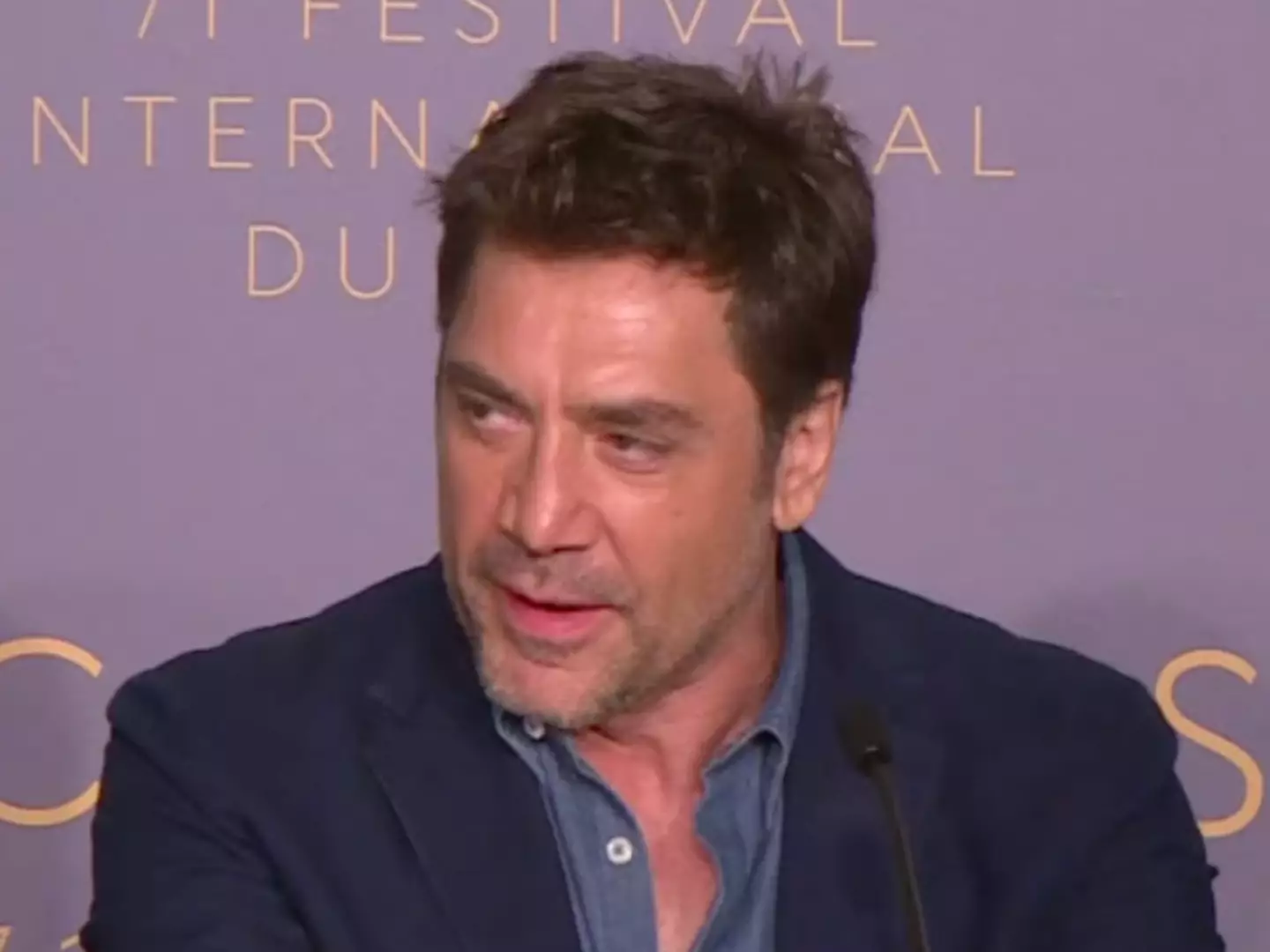 People are praising Javier Bardem for how he handled the 'asinine' question.