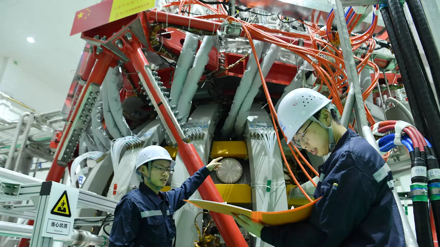 China just set a new world record after their artificial sun sustained 100,000,000 degrees of heat on earth for 17 minutes