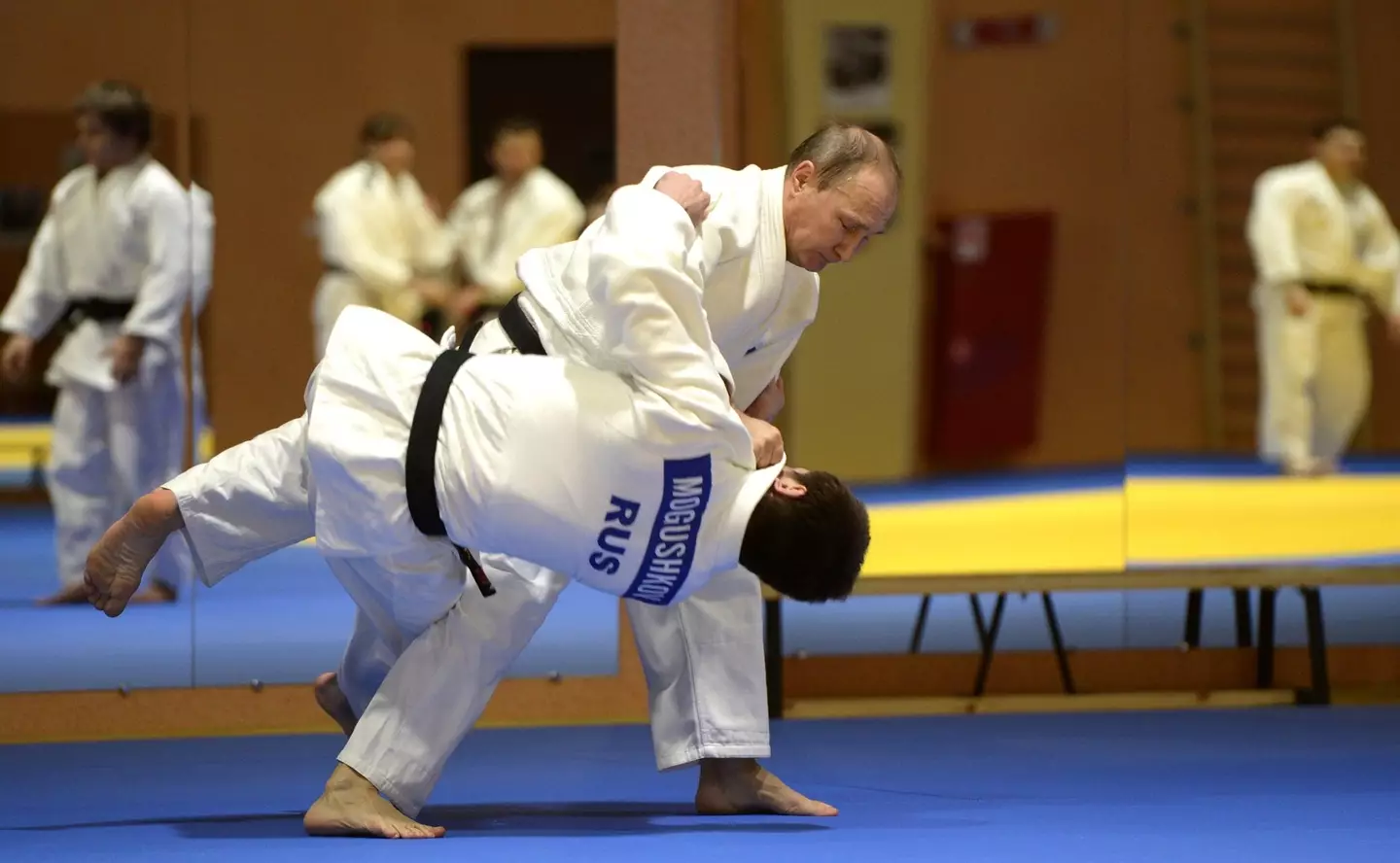 Vladimir Putin doing Judo (Alamy)