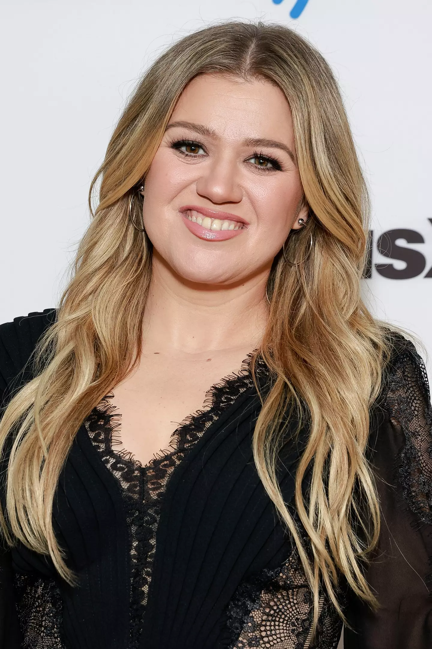 Kelly Clarkson says she's stopped feeling 'incredibly sad deep inside'.