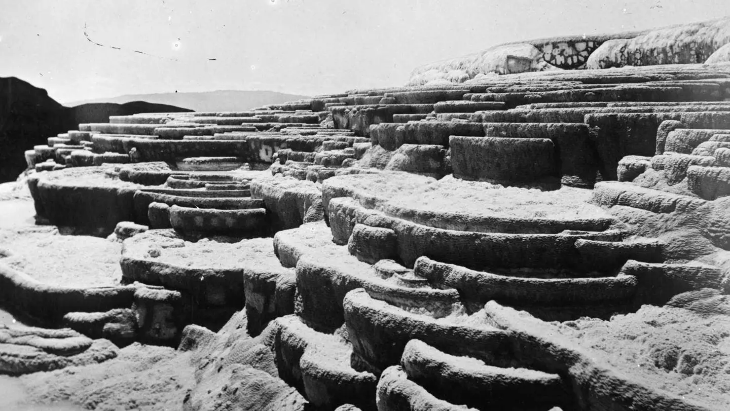 An old picture of the white terraces.