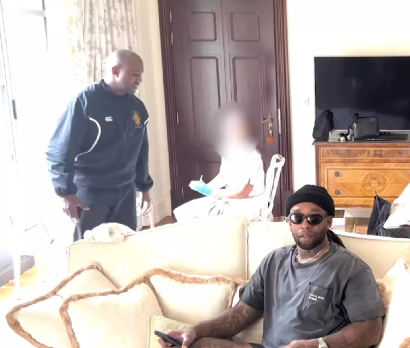 Ye stopped the pedicure rather abruptly.