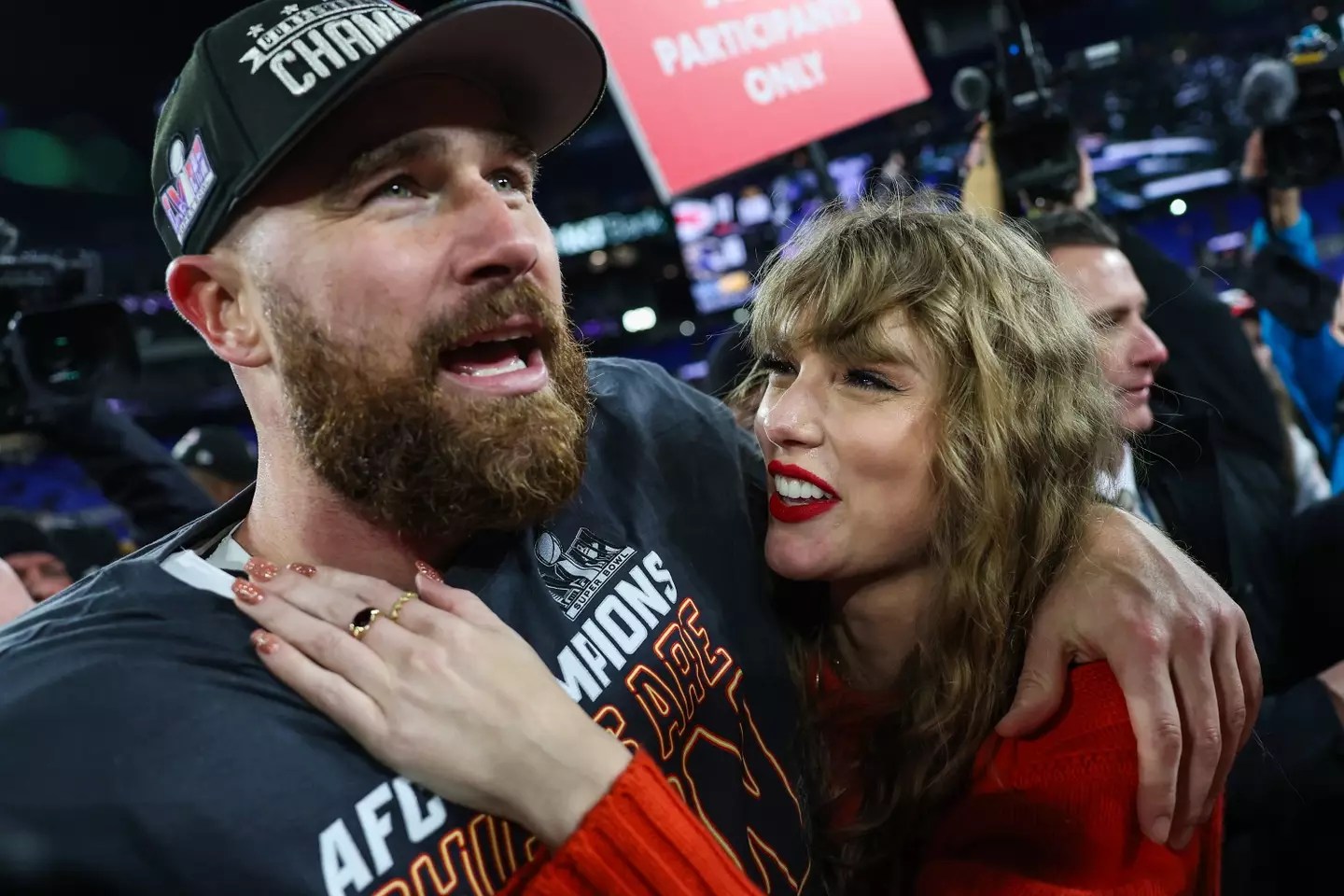 Taylor Swift and Travis Kelce are dating.