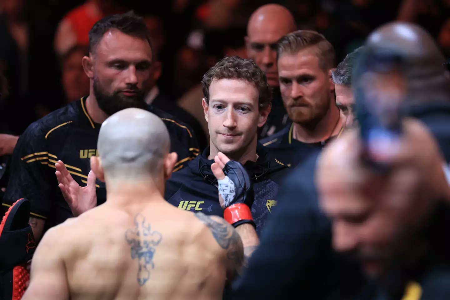 Mark Zuckerberg was in Alexander Volkanovski's corner last night (February 17).