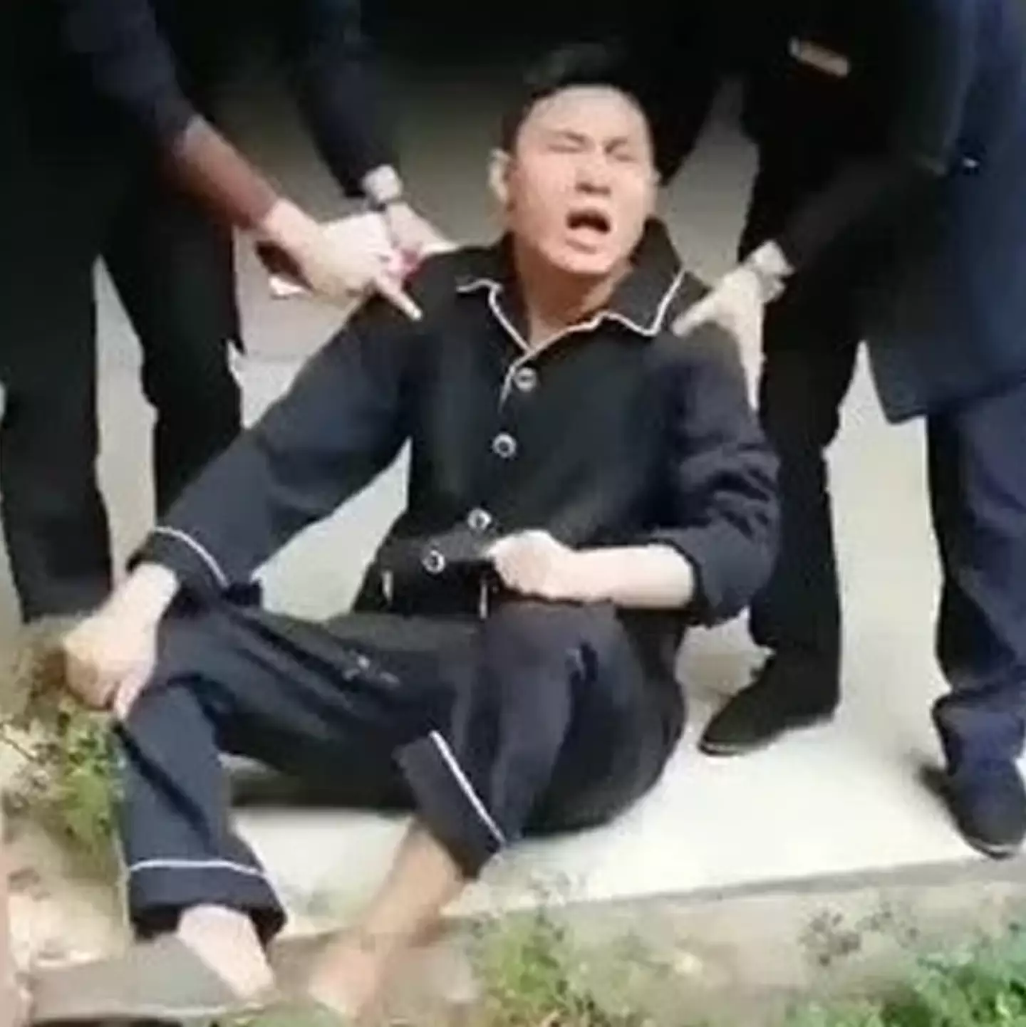 Zhang was shown to be sobbing after throwing his children out of the apartment.