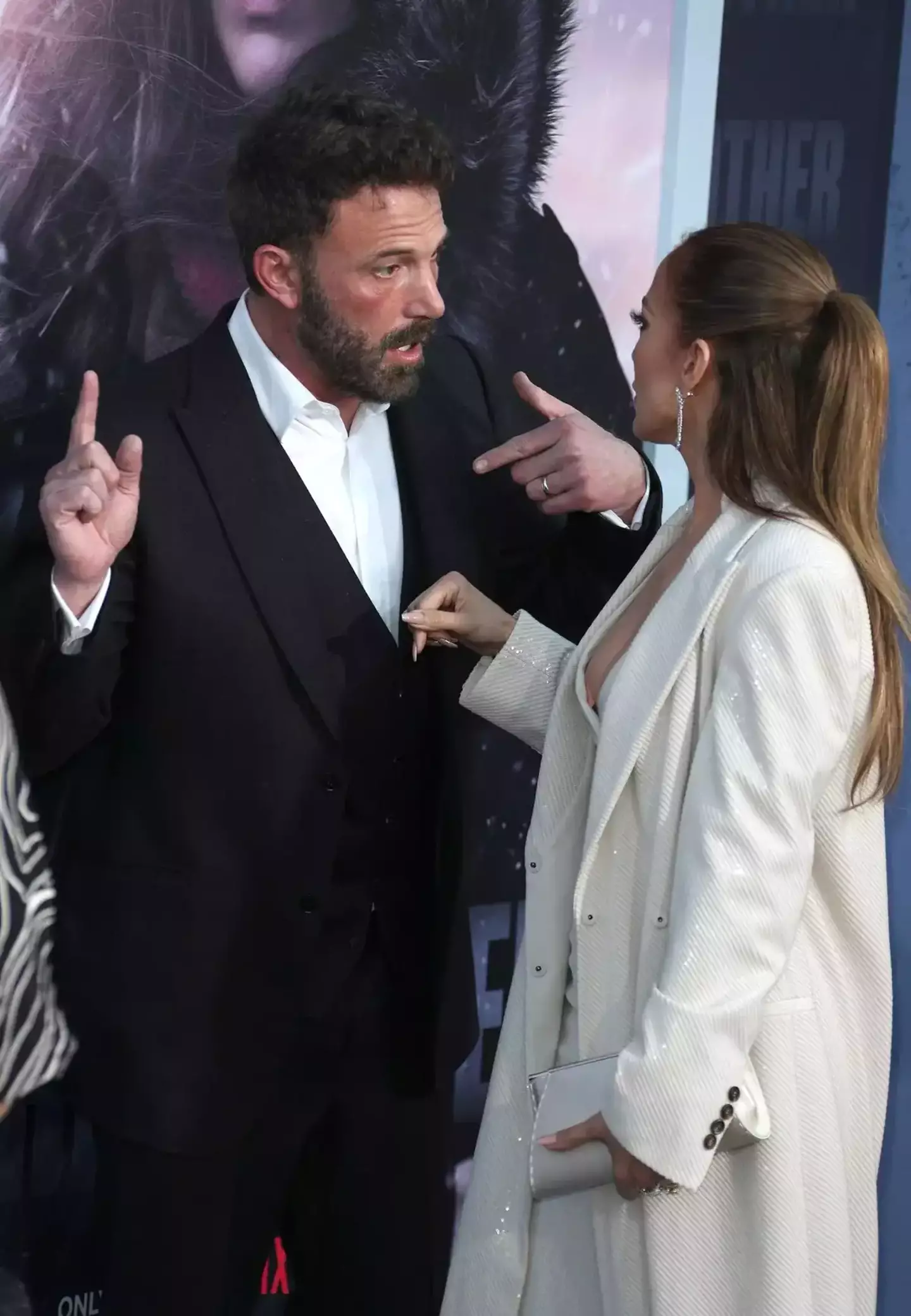 Ben Affleck and Jennifer Lopez were not having an argument, according to a source.