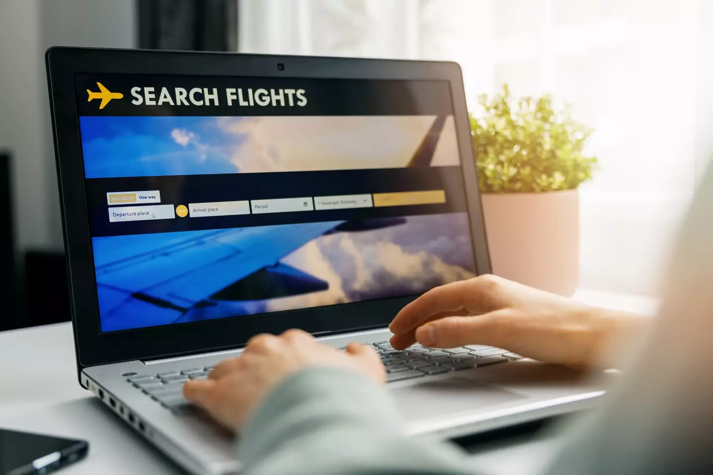 There's a certain sign you should be wary of when booking flights online (Getty Stock Images)