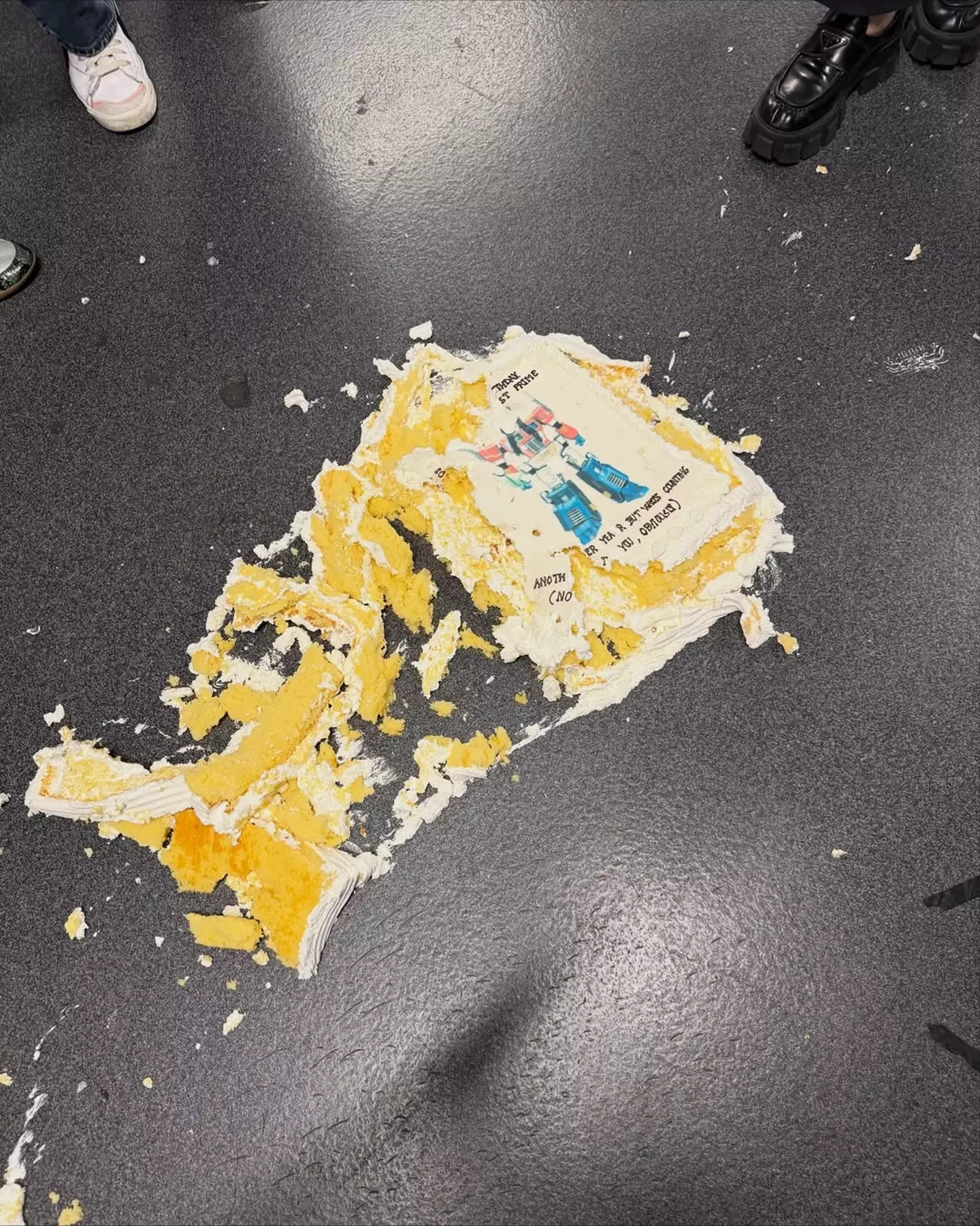 What remained of the cake (Instagram/@katyperry)