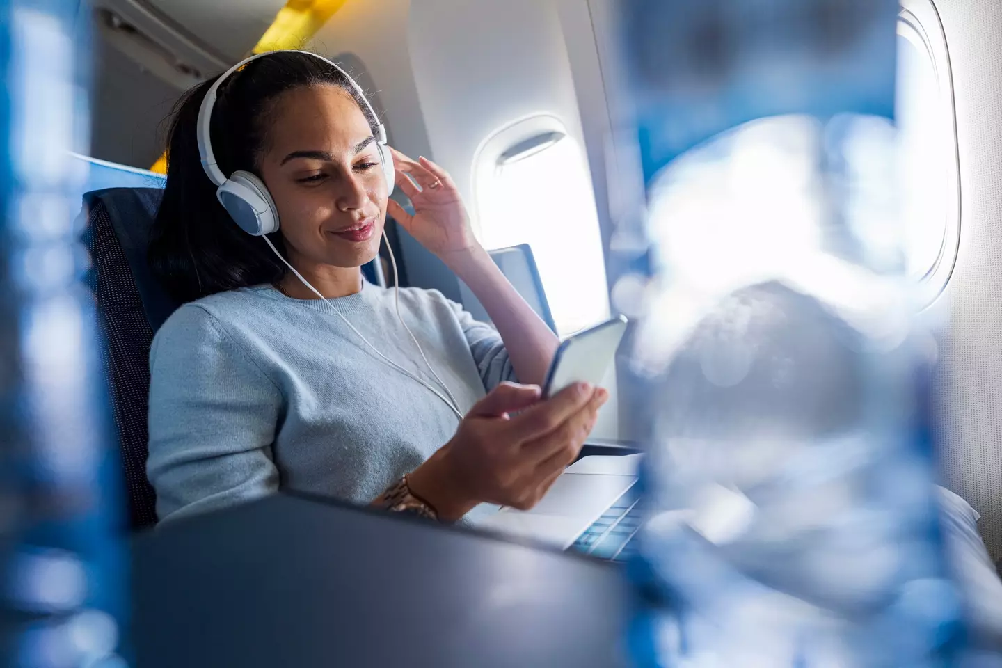 Don't raw-dog your next flight, listen to your music, watch a film and stay hydrated. (Getty Stock Image)