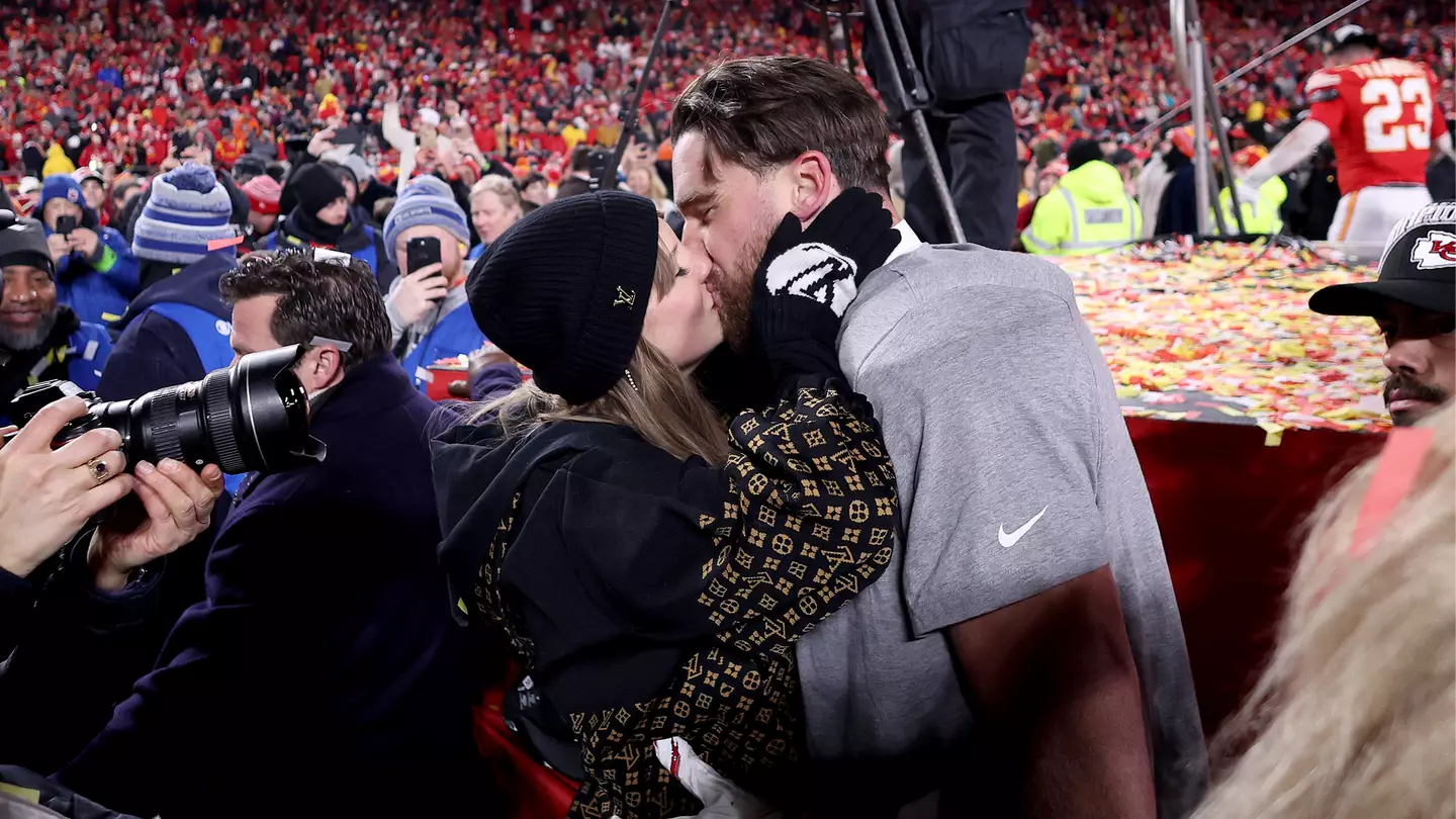 Taylor Swift kisses Travis Kelce on field after Chiefs secure spot at Super Bowl