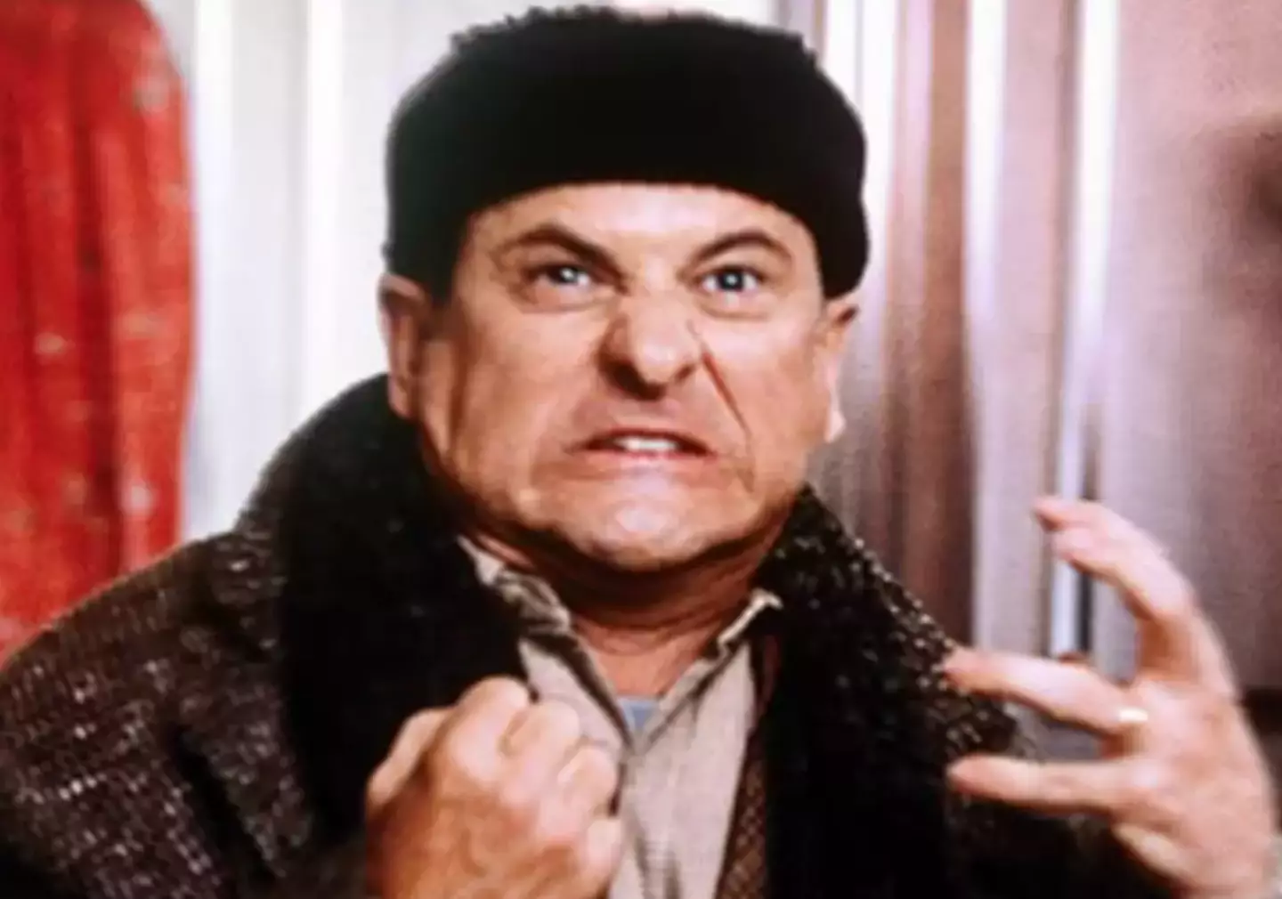 Kevin has to defend his home from the Wet Bandits.