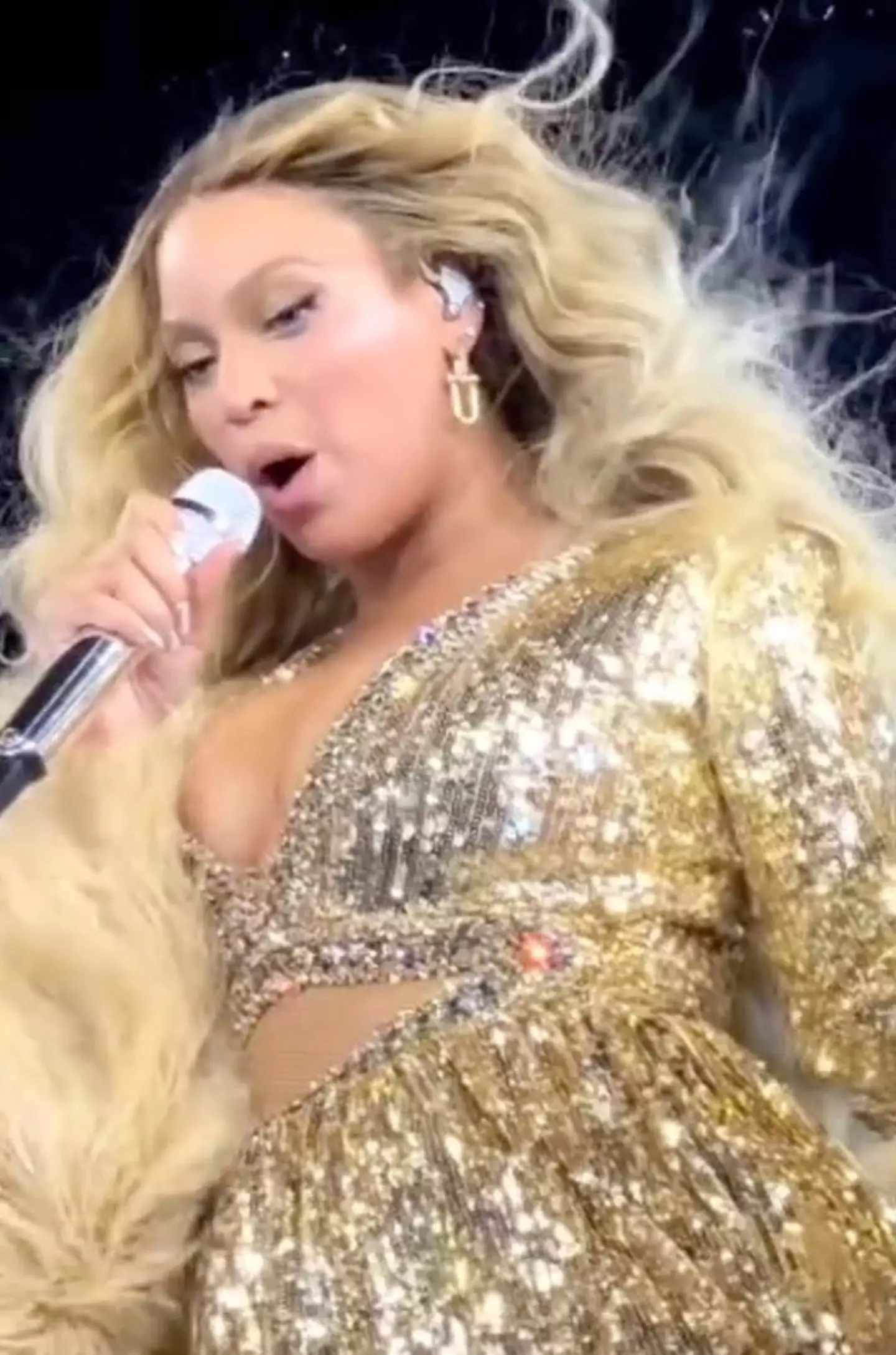 Beyoncé has reincluded Lizzo’s name during her live performance.