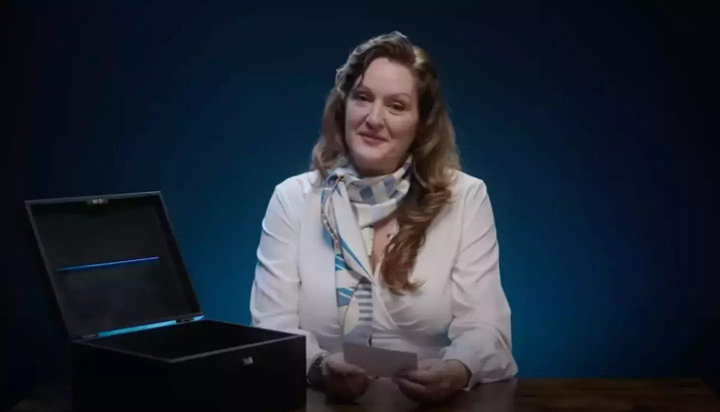 Mandy Smith explained what happens if someone dies on a flight (LADbible Stories)