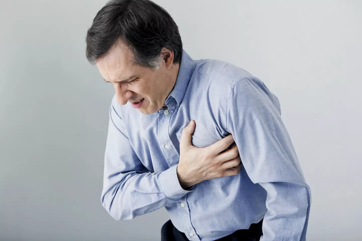 Man clutching heart (Alamy)