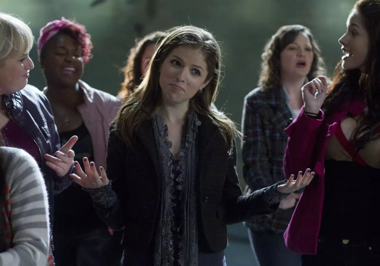 Anna Kendrick leads the acapella singing group, the Barden Bellas.