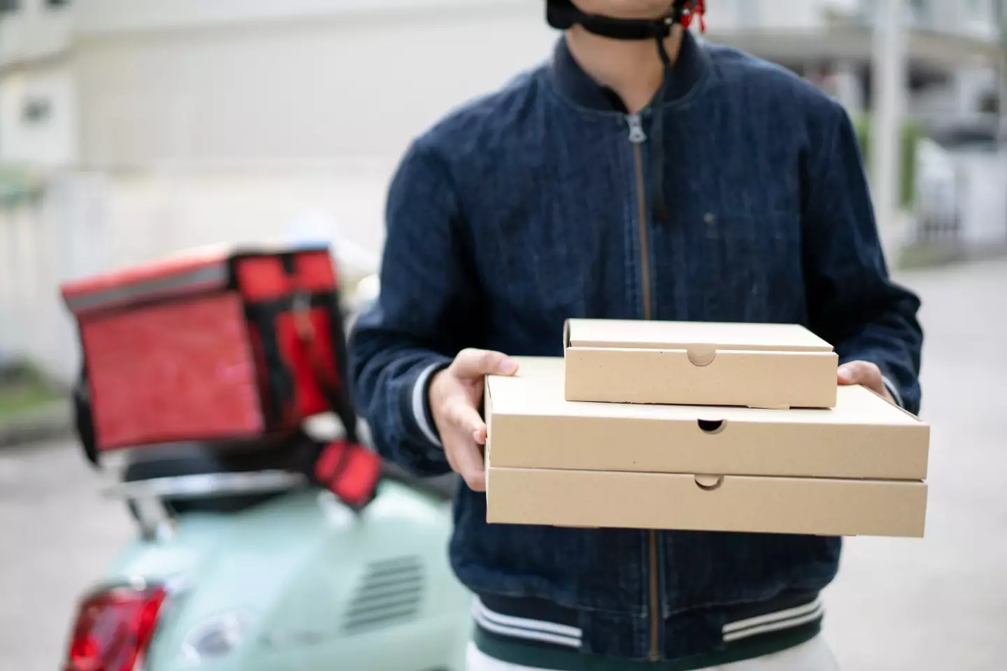 The TikToker described how her earnings had actually increased. (seksan Mongkhonkhamsao / Getty)