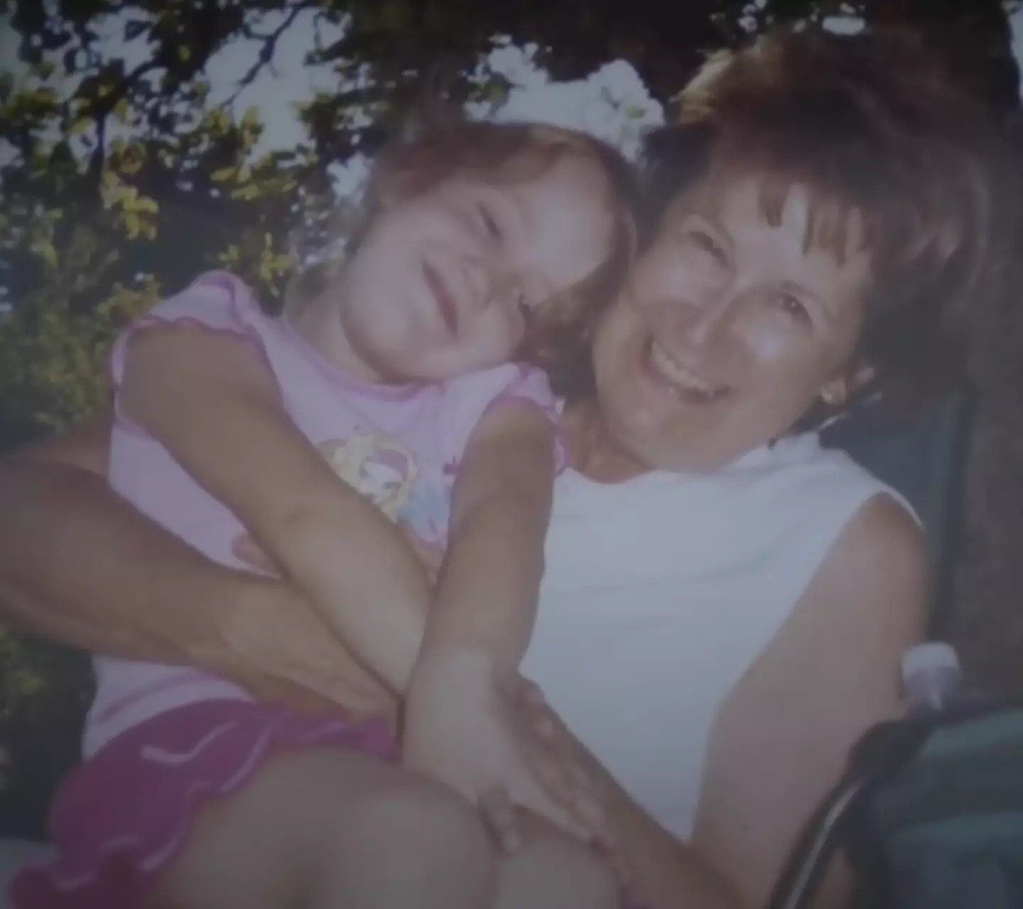 Lane pictured when she could see prior to the auto-immune disorder, decades ago with her daughter (YouTube/Global News)