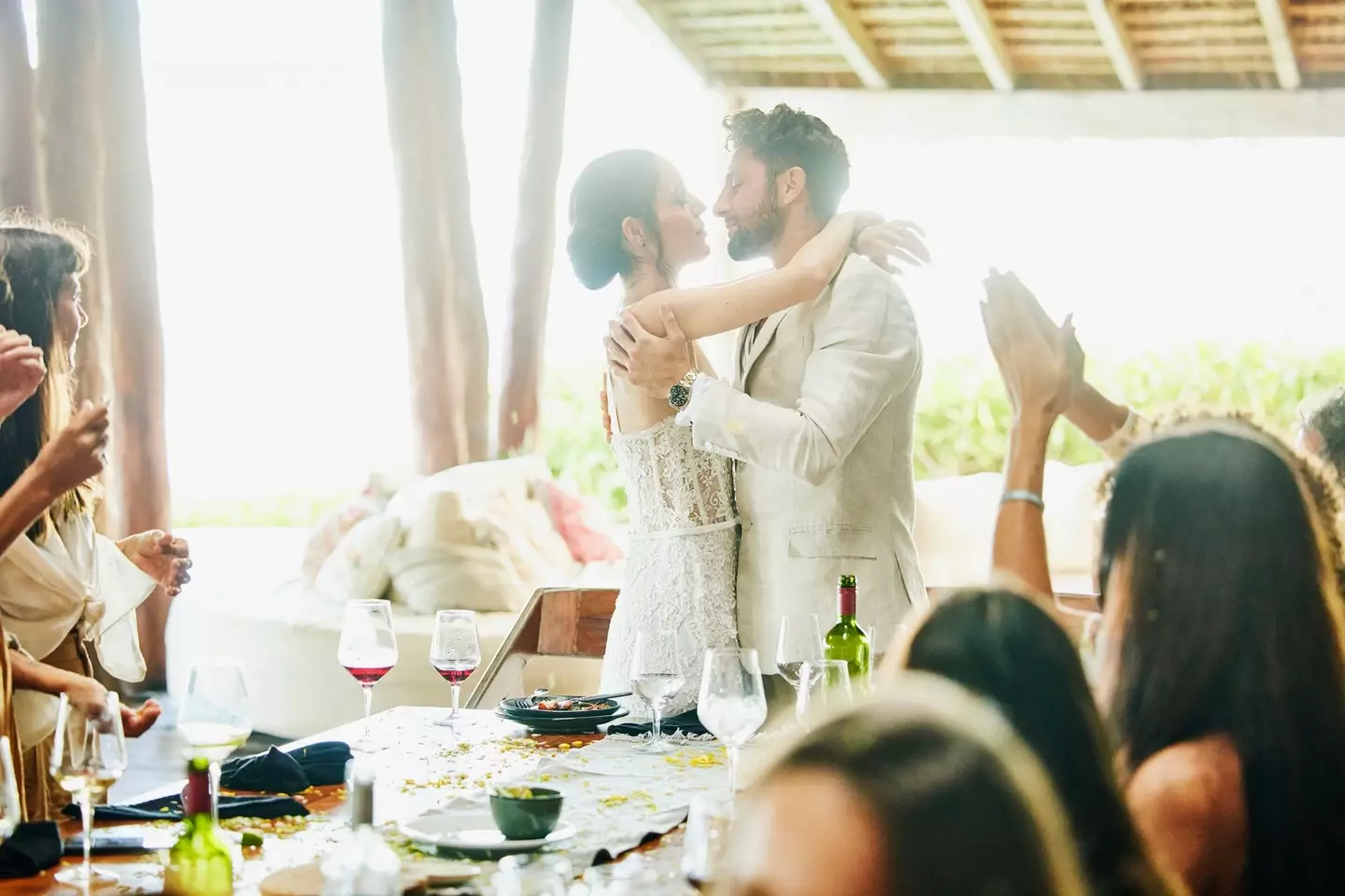 The guest exposed the bride and groom (Thomas Barwick / Getty Images)