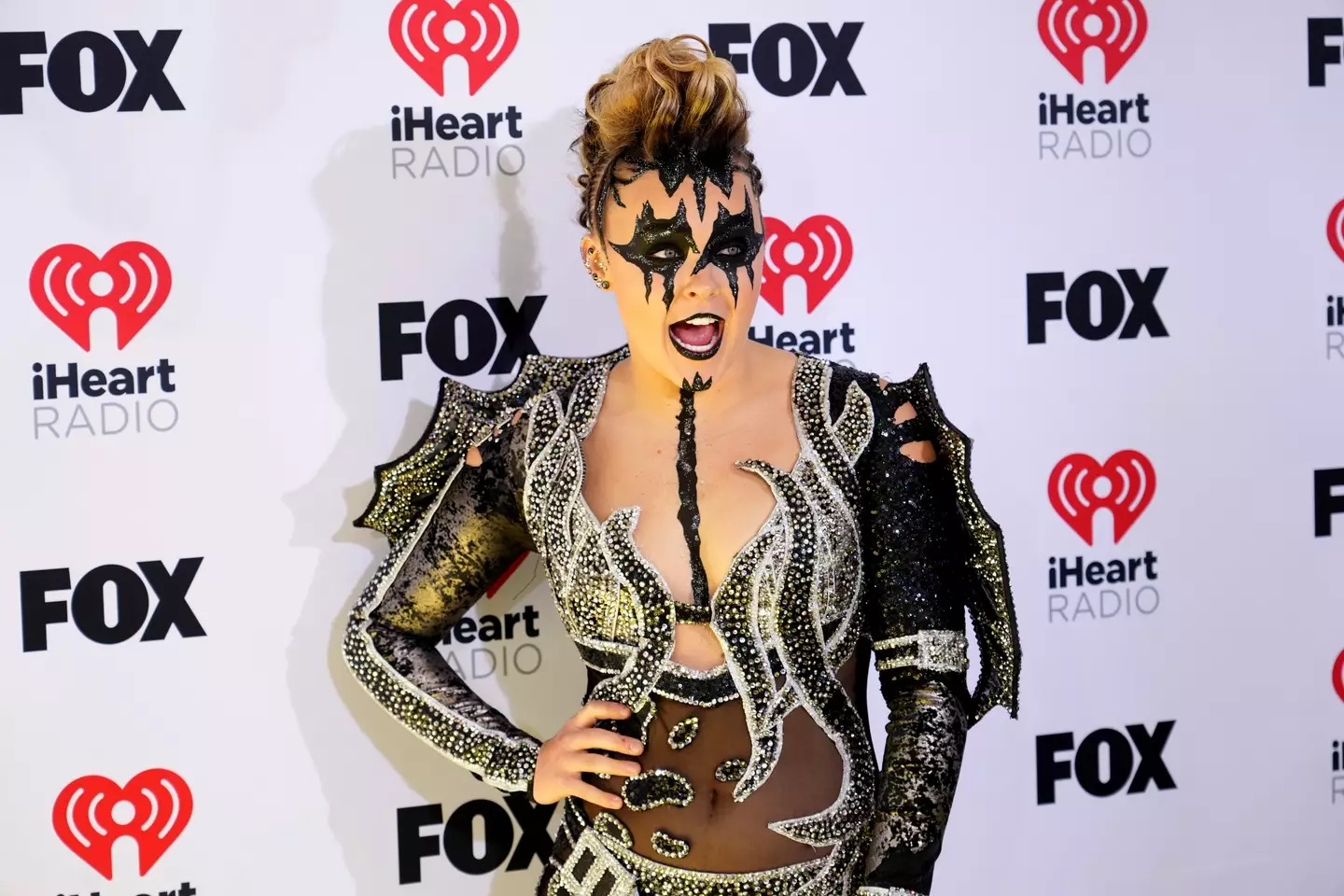JoJo Siwa debuted a KISS-inspired look at the 2024 iHeartRadio Music Awards.