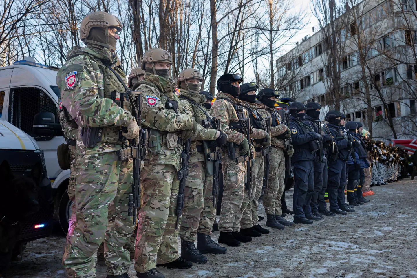  Soldiers of the National Guard Of Ukraine practice military exercises (Alamy)