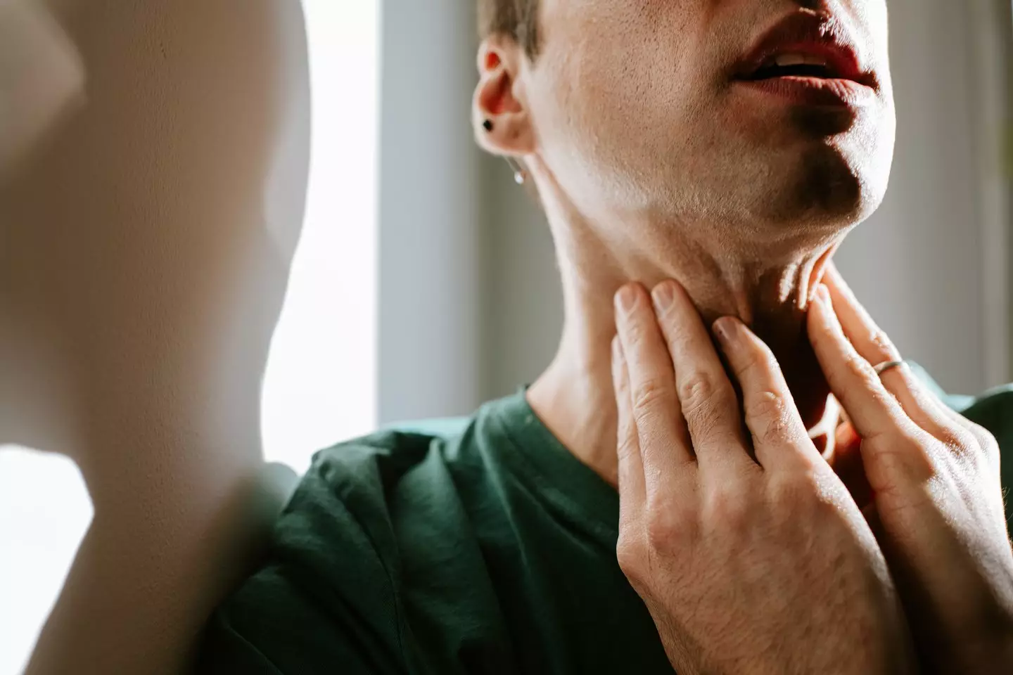 Dr Jorge Moreno explained what to do if you're alone and choking (Getty Stock Images)