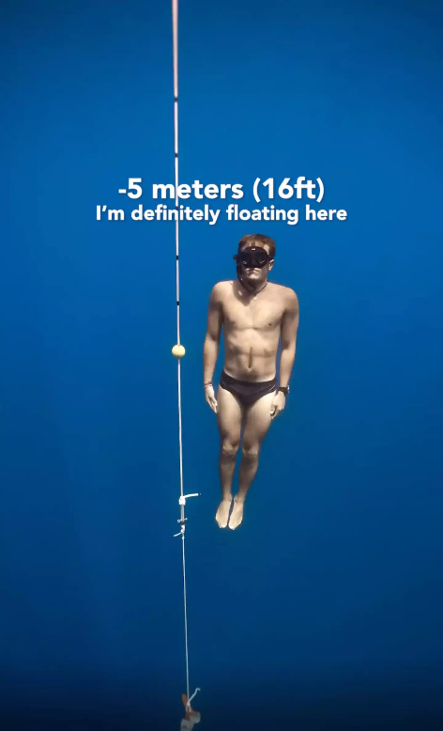 The free diver gradually got lower and lower (Reddit)