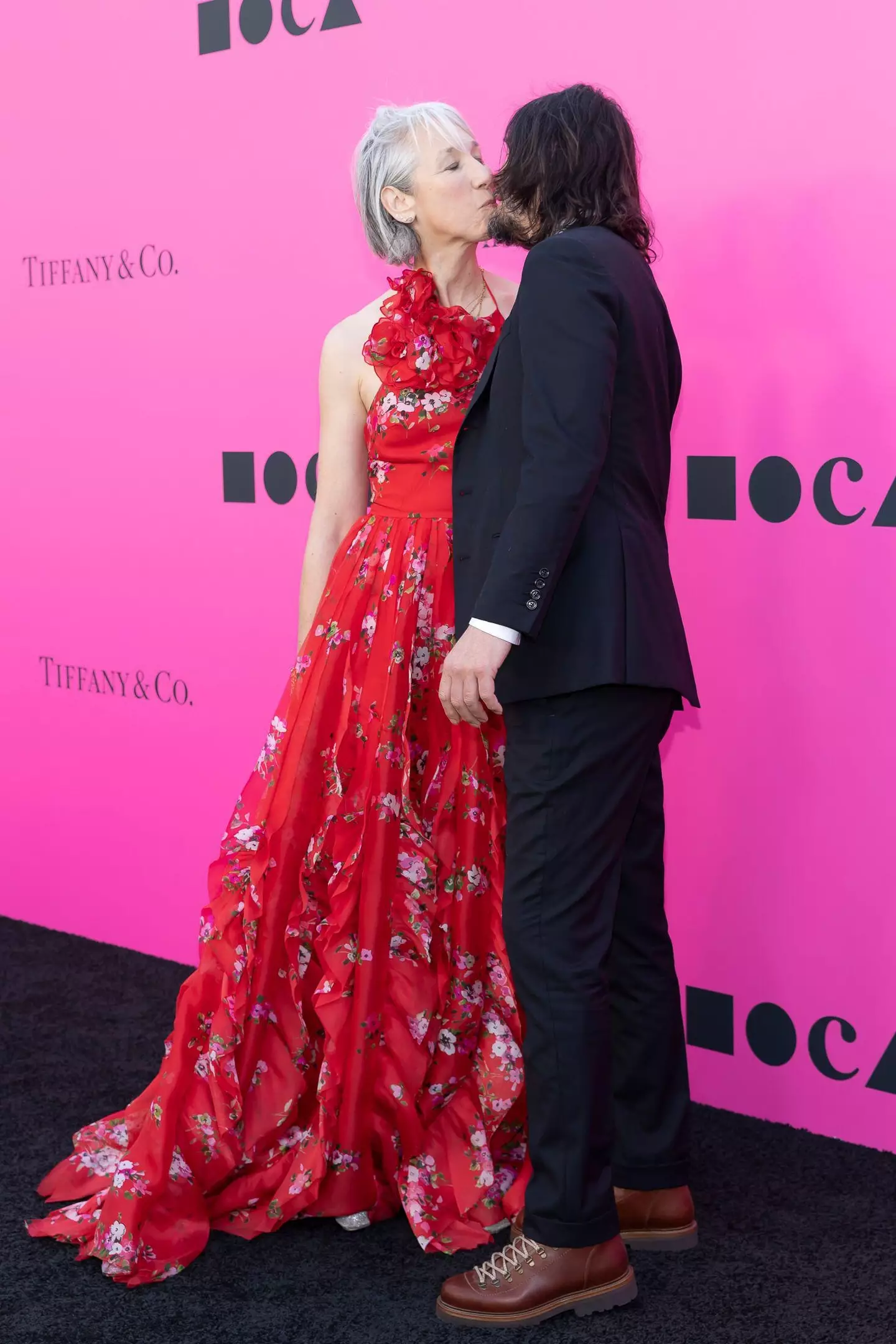 Keanu Reeves and Alexandra Grant shared a kiss on the red carpet.