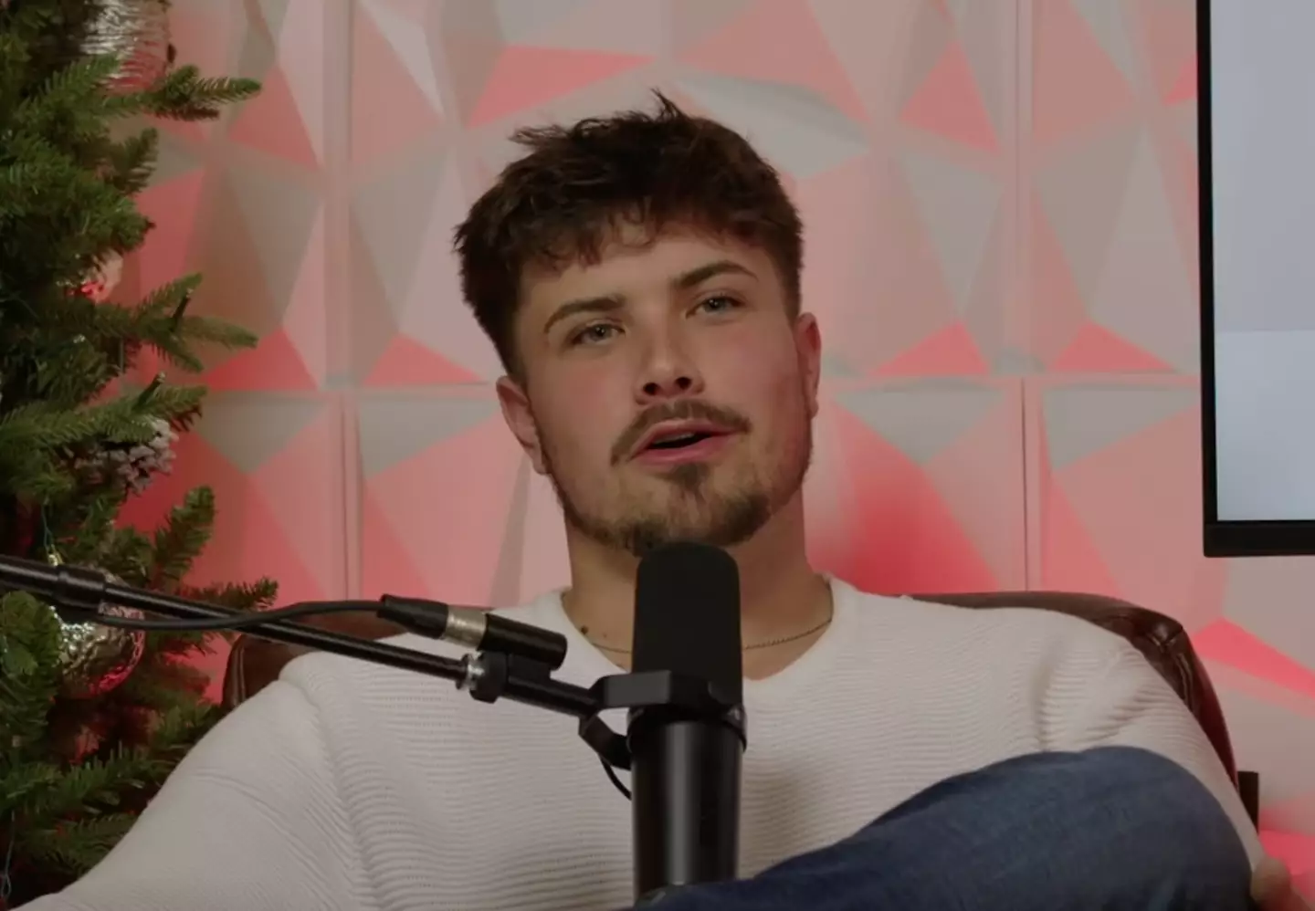 Haliey Welch introduced her boyfriend Kelby Blackwell on her podcast (Talk Tuah with Haliey Welch)