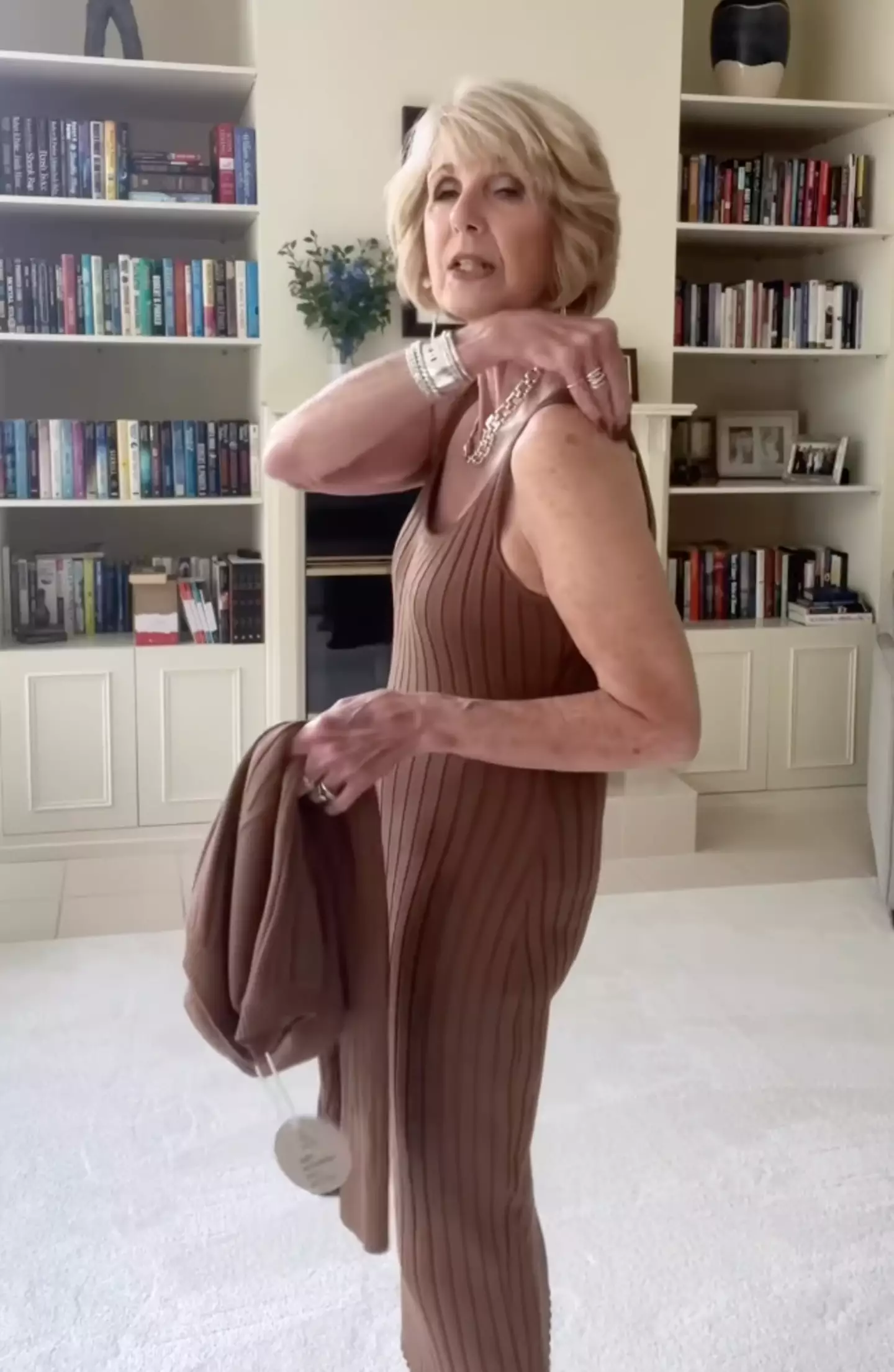 76-year-old woman hits back at criticism her outfit is 'inappropriate' for her age - Social Media - UNILAD