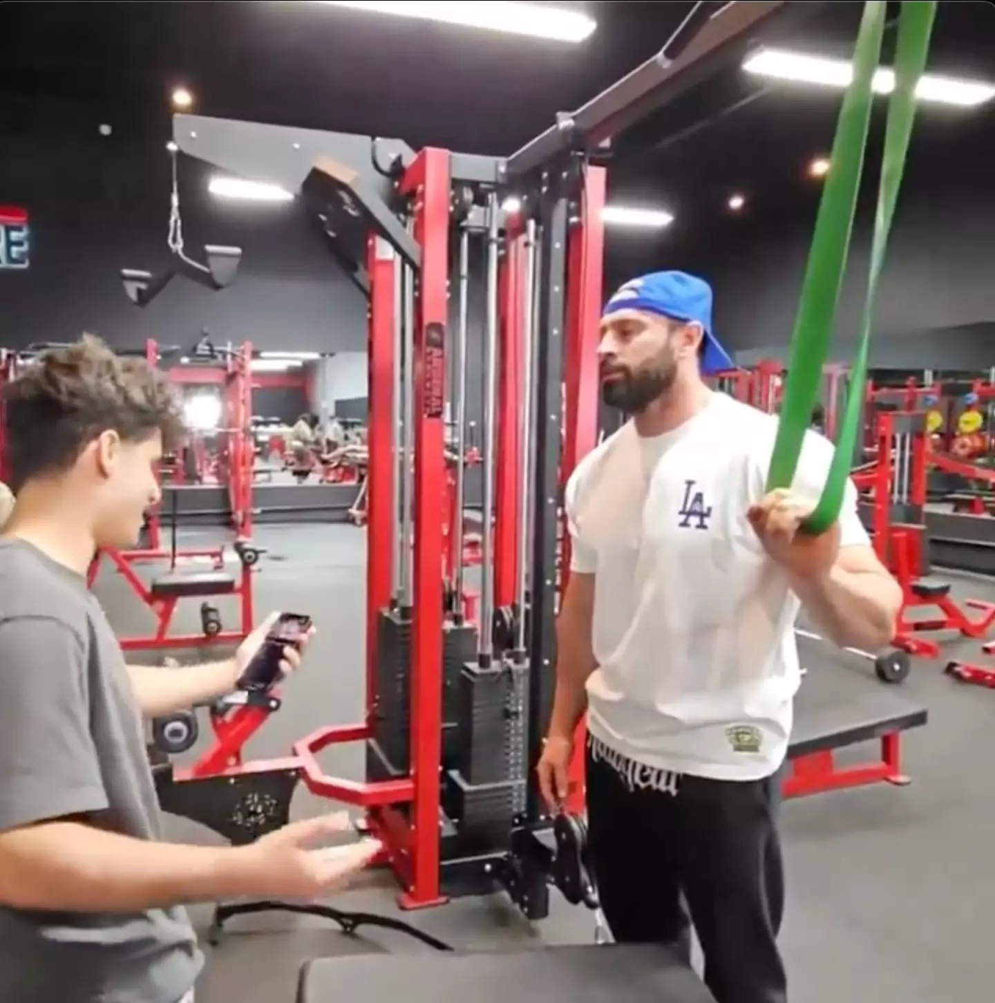 Martyn let the prankster have one hit back. (X/@HappyPunch)