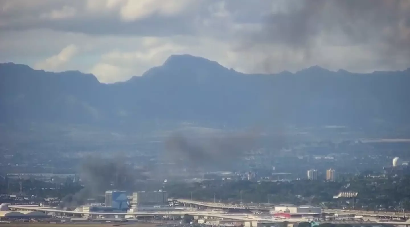 Black smoke billowed into the sky after the crash (Hawaii News Now)
