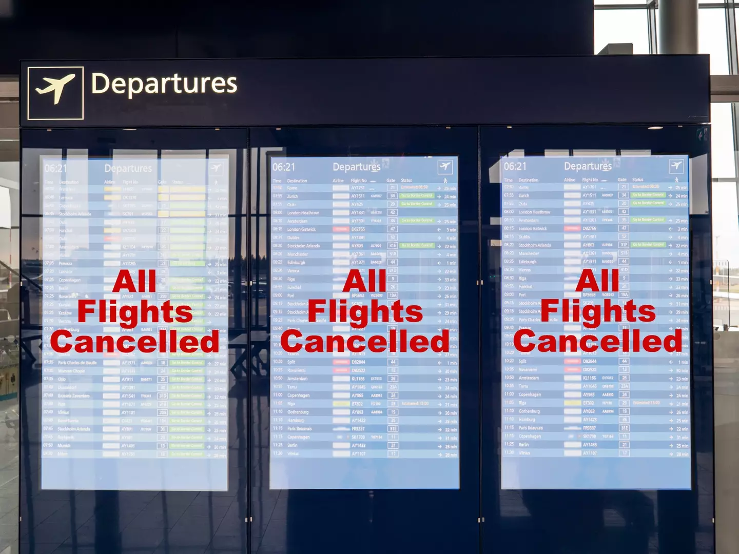 Over 11,000 flights were cancelled as a result of the winter storm (Craig Hastings / Getty Images)