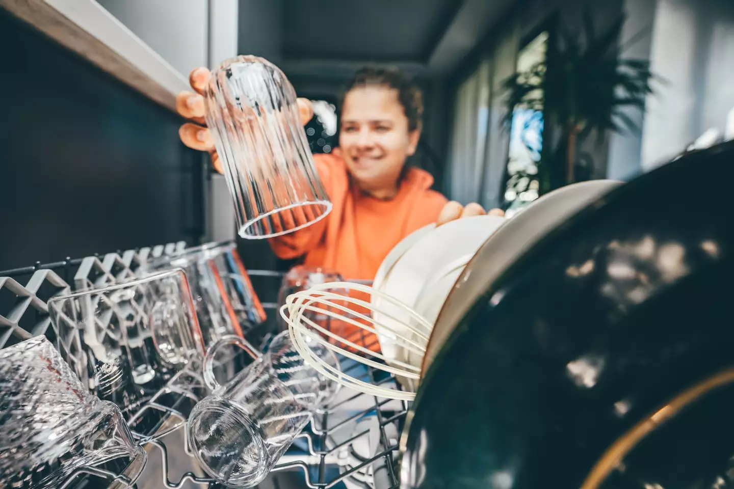 Moving the shelf down could solve all your dishwasher issues (Getty Stock Photo)