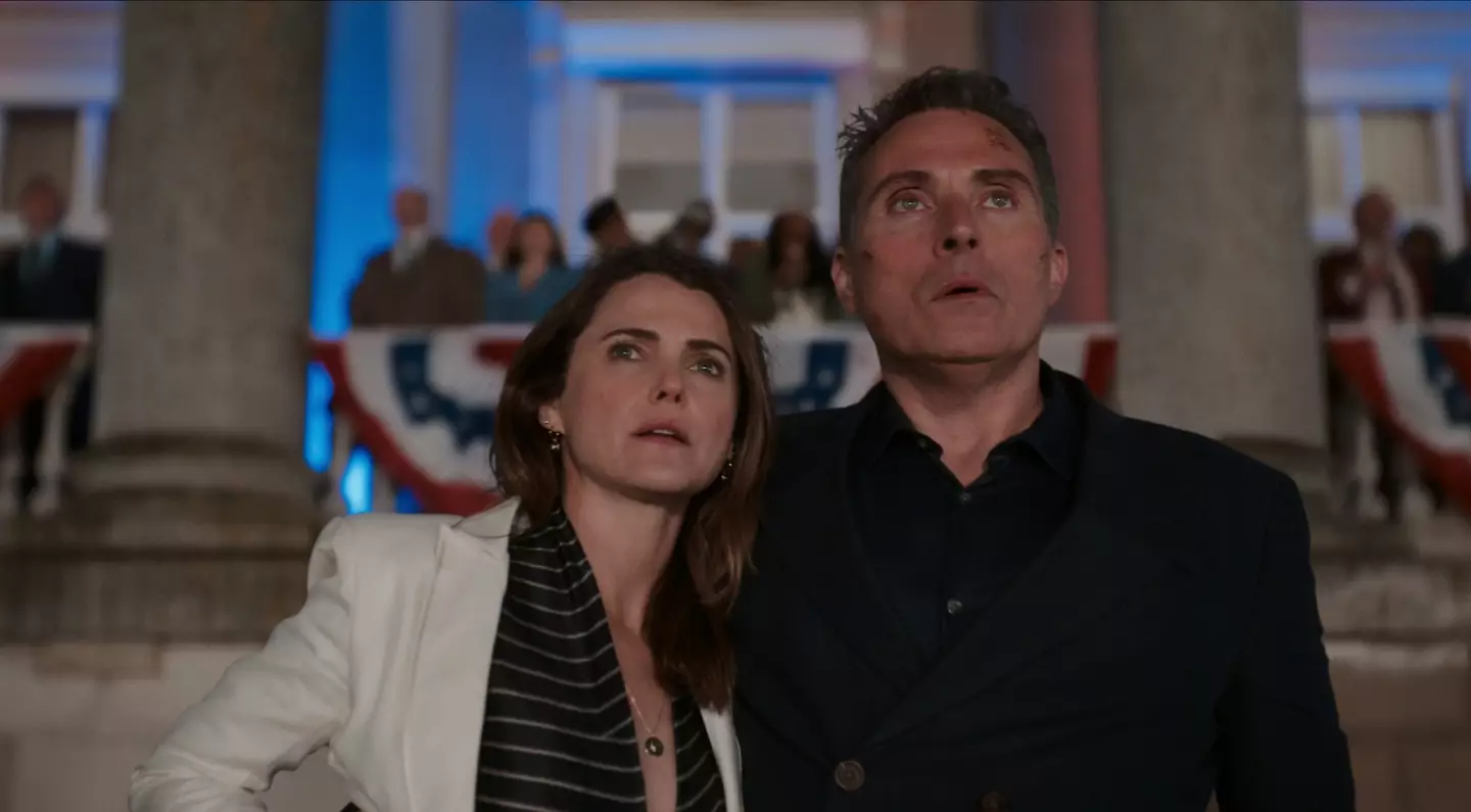 Keri Russell and Rufus Sewell star in the Netflix hit (Netflix)