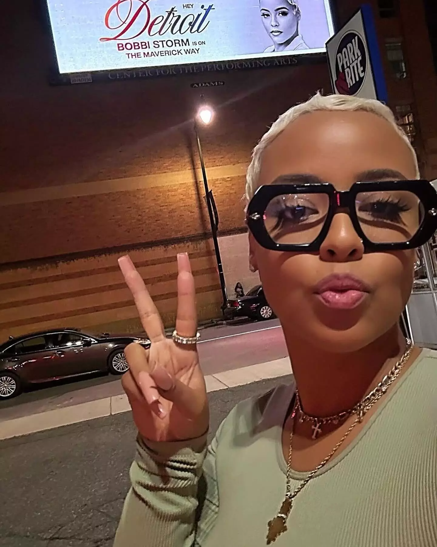 Delta has reportedly apologized to the singer.