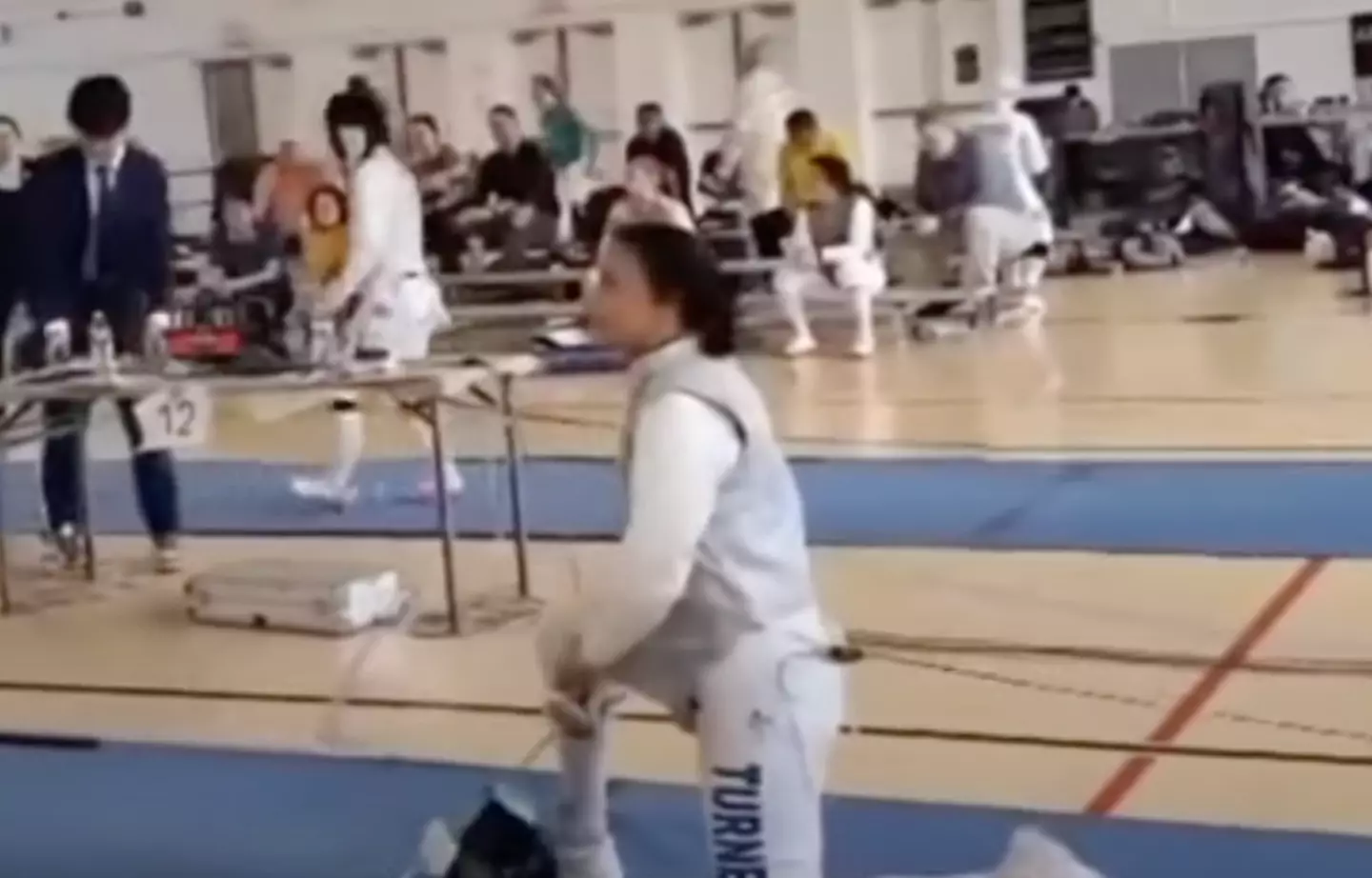 Turner said she'd decided the night before the event to take a knee (X/@icons_women)