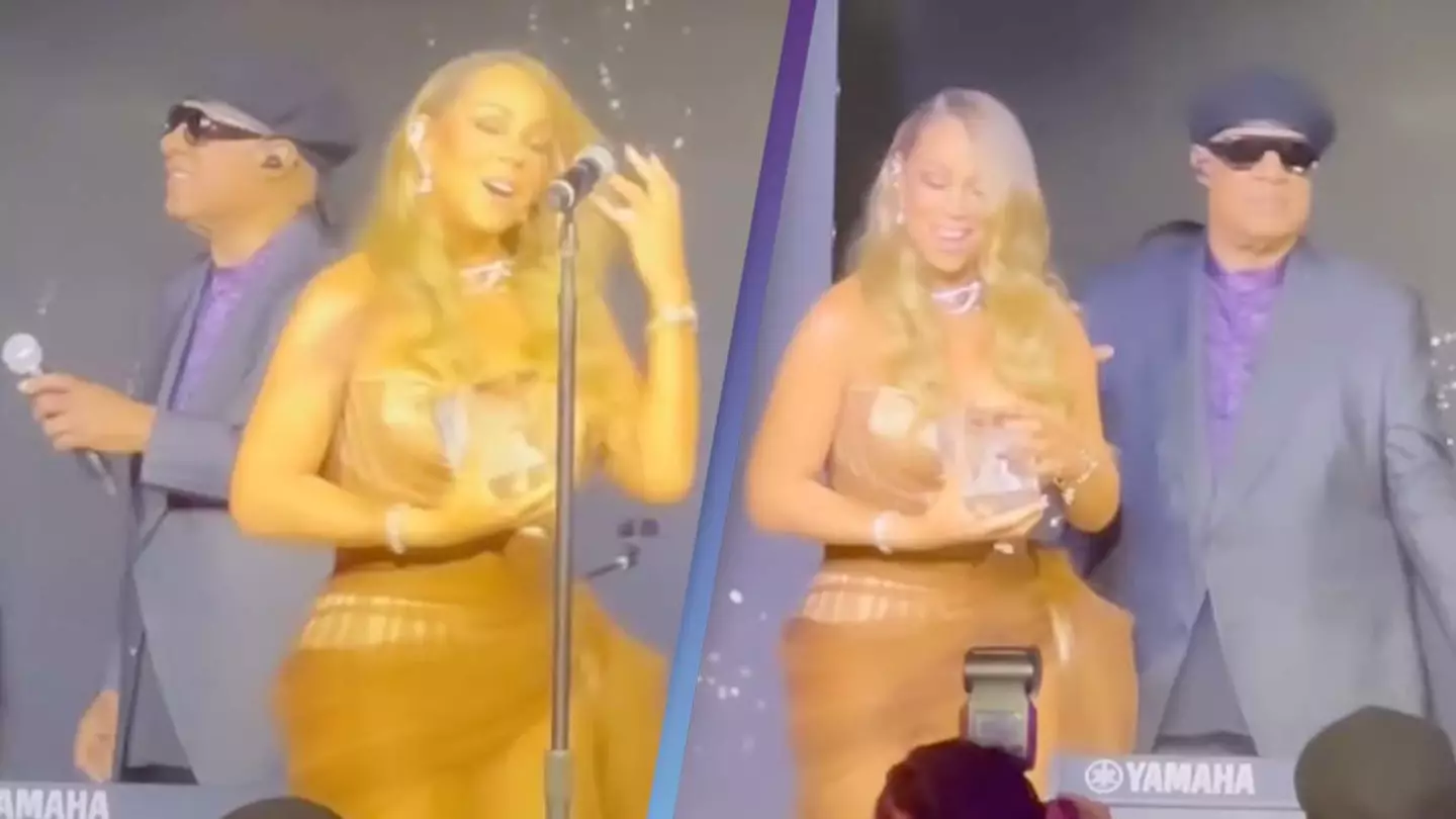 Incredibly awkward moment Stevie Wonder tries handing mic to Mariah Carey and it doesn’t go to plan