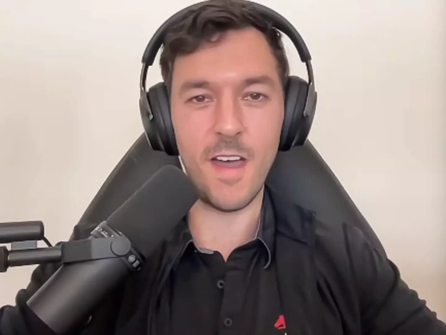 Dr Michalski would smoke nightly from the ages of 19 to 27 (UNILAD)