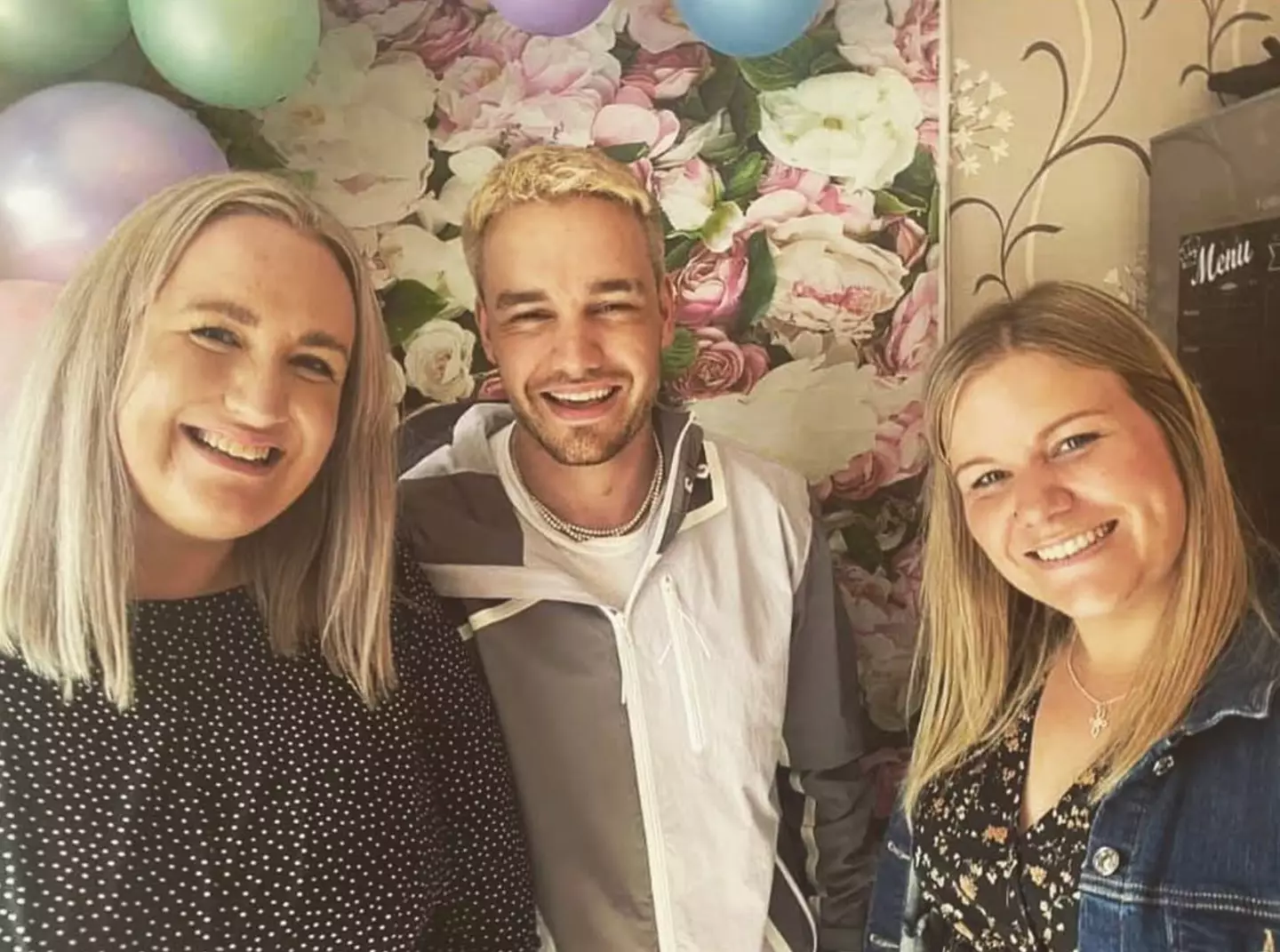 Liam Payne and his two sisters, Nicola (left) and Ruth (Instagram/@roo0990)