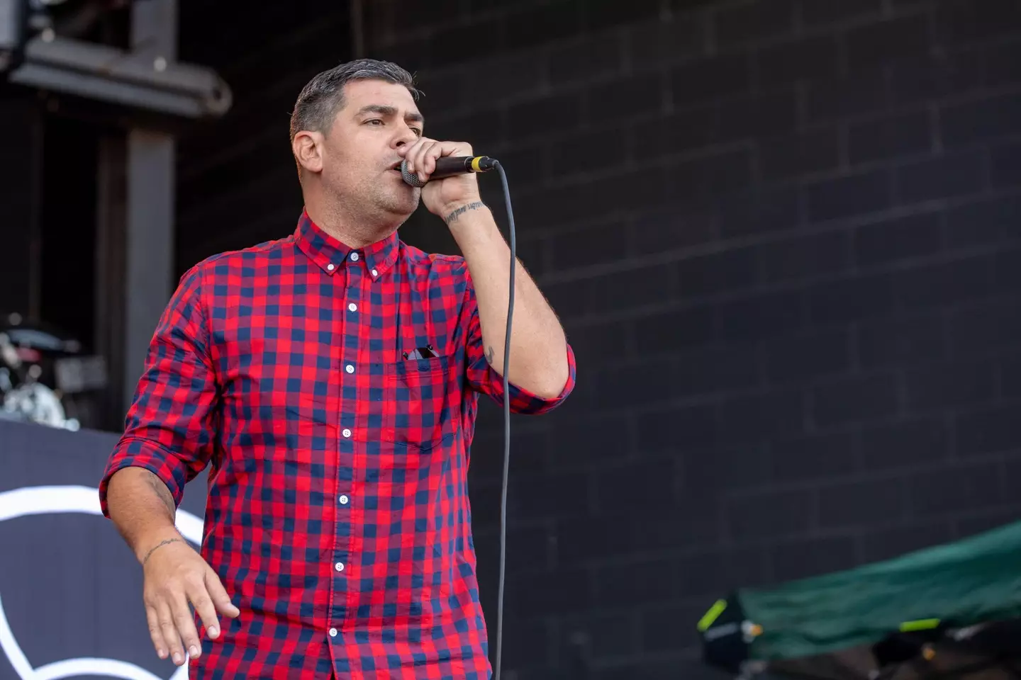 The Alien Ant Farm frontman has been charged with battery.
