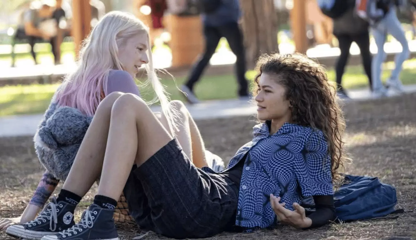 Hunter Schafer y Zendaya interpretan a Jules y Rue (HBO)