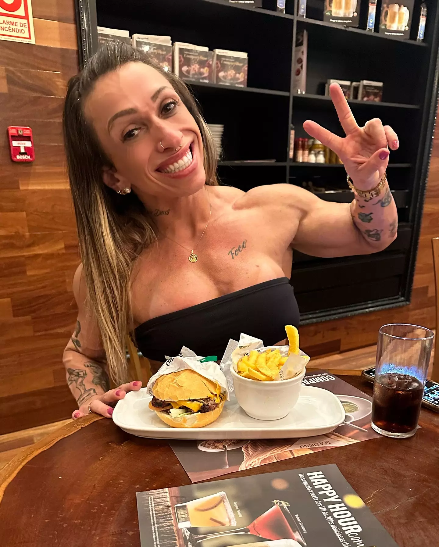 The late 36-year-old quickly became a household name in the bodybuilding industry. (@cintiagoldanipro/Instagram)