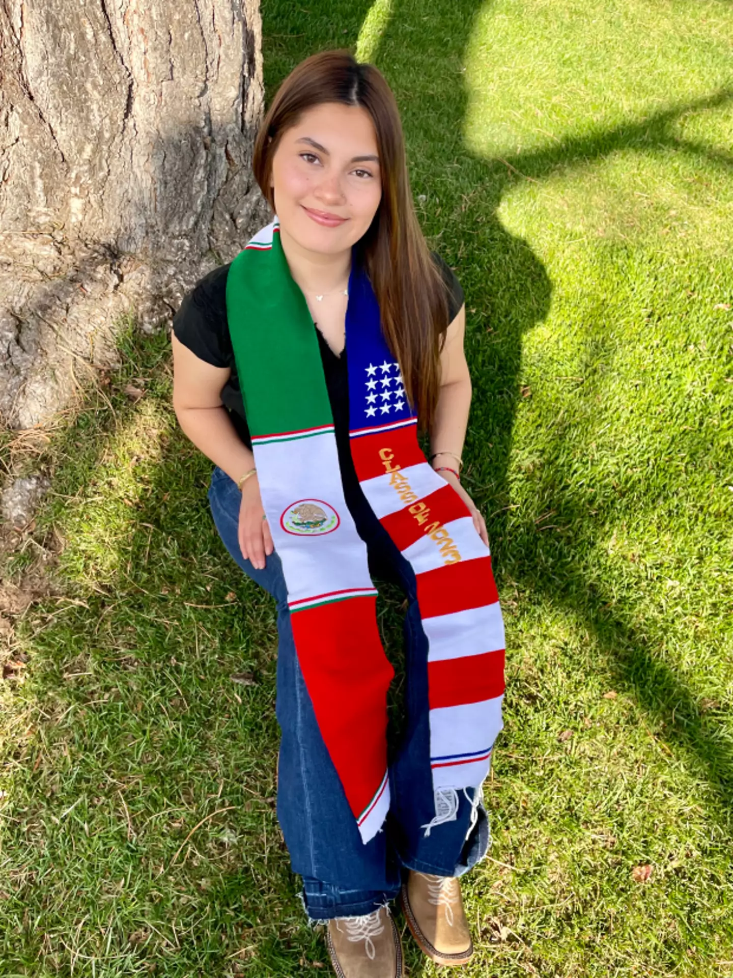 Naomi Peña Villasano was told she couldn't wear a sash with the US and Mexican flag.