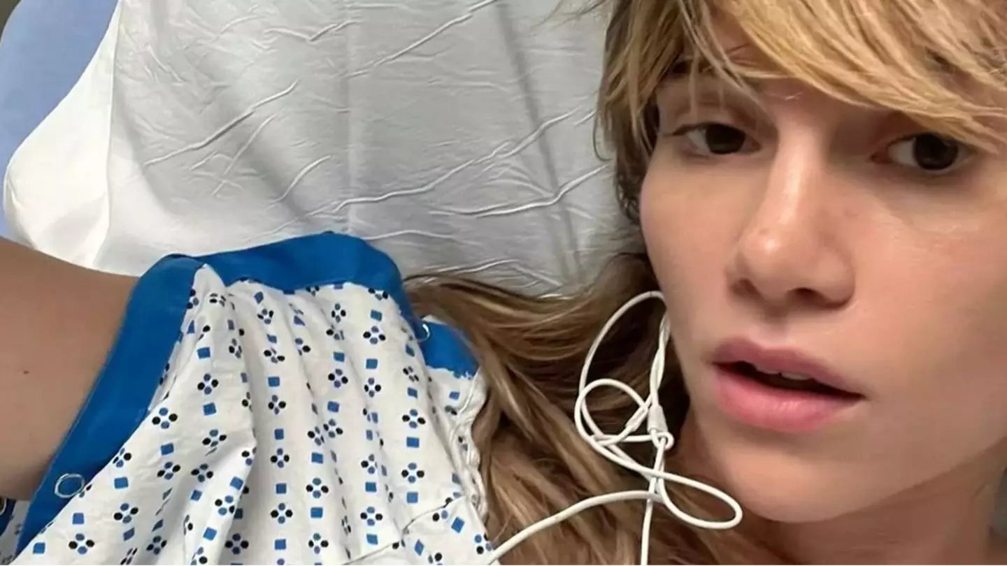 Suki Waterhouse hospitalized after 'wearing tight pants that caused a hernia'